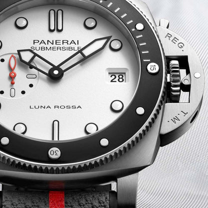 Panerai Submersible Luna Rossa PAM01579